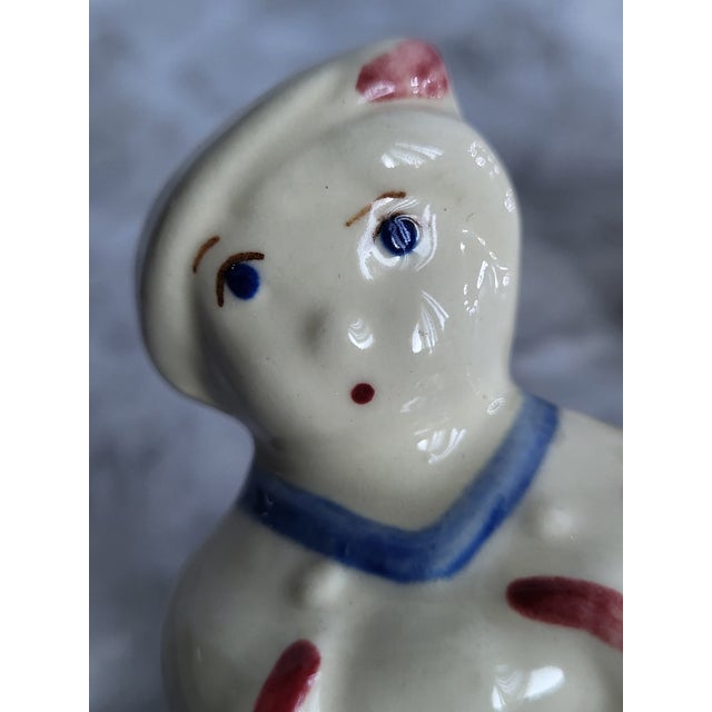 White 1950s American Shawnee Couple Salt & Pepper Shakers - Pair For Sale - Image 8 of 11