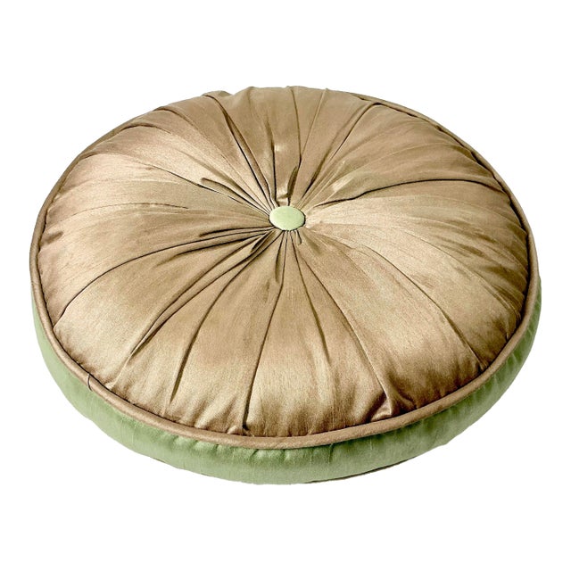 1960s Mid-Century Hollywood Regency Boho Chic Round Silk Pleated Button Decorative Pillow. For Sale