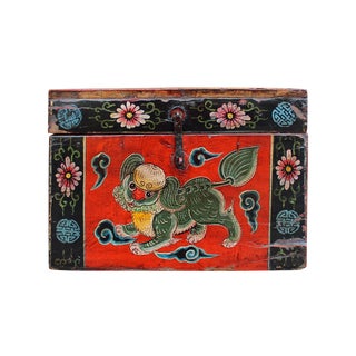 Vintage Chinese Red Foo Dog Theme Trunk For Sale