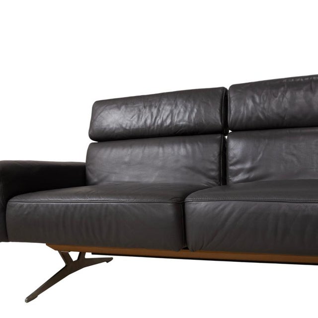 Monroe Leather Corner Sofa in Grey Anthracite and Wood Brown with Right Chaise Lounge and Manual Function from Koinor For Sale - Image 10 of 18
