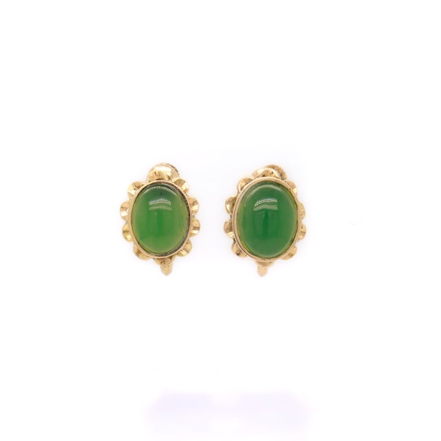 Early 20th Century Pair of Vintage 14k Gold & Jade Cabochon Floral Screwback Earrings For Sale - Image 5 of 10