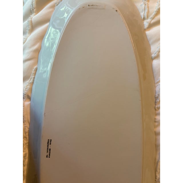 Ceramic 1990s PHDeshoulier’s Blanc De Blanc California Pattern Set of 12” 4 Dinner Plates and Two Matching 22 Inch Fish Platters. For Sale - Image 7 of 10