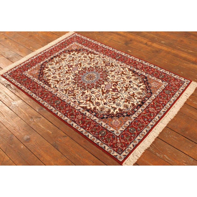 Middle Eastern Rug in Wool For Sale - Image 5 of 11