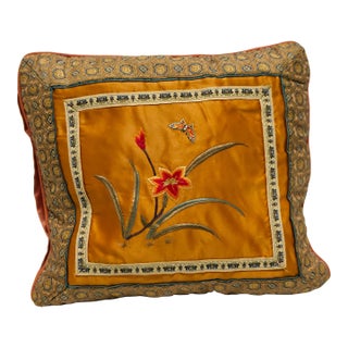 Early 20th Century Chinese Silk Embroidered Small Decorative Pillow For Sale