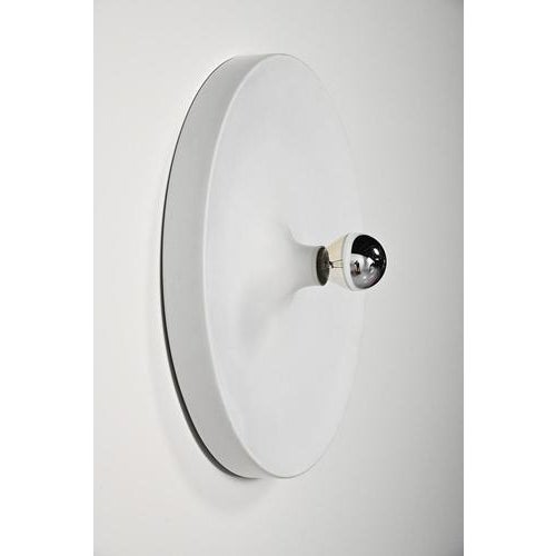Space Age wall sconce made of white colored aluminum. This large 60’s lamp can also be used as a ceiling lamp. Minimal...
