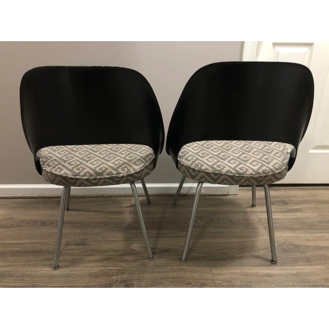Restored Knoll Eero Saarinen 72 Executive Side Chairs- a Pair For Sale In Philadelphia - Image 6 of 11