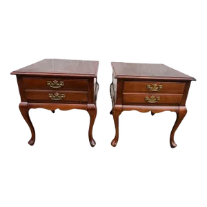 Late 20th Century Hammary Furniture Pair of Queen Anne Style Solid Cherry Side End Tables