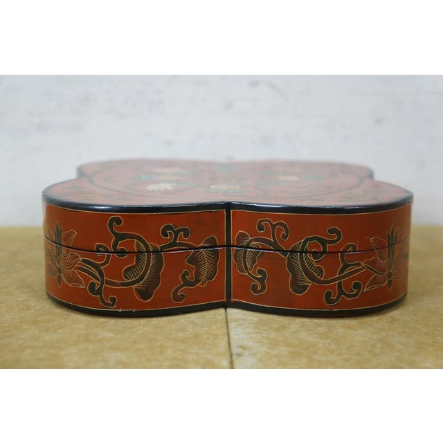 Ceramic Late 20th Century Chinese Chinoiserie Red Lacquered Eight Treasures Keepsake Trinket Box 8" For Sale - Image 7 of 15