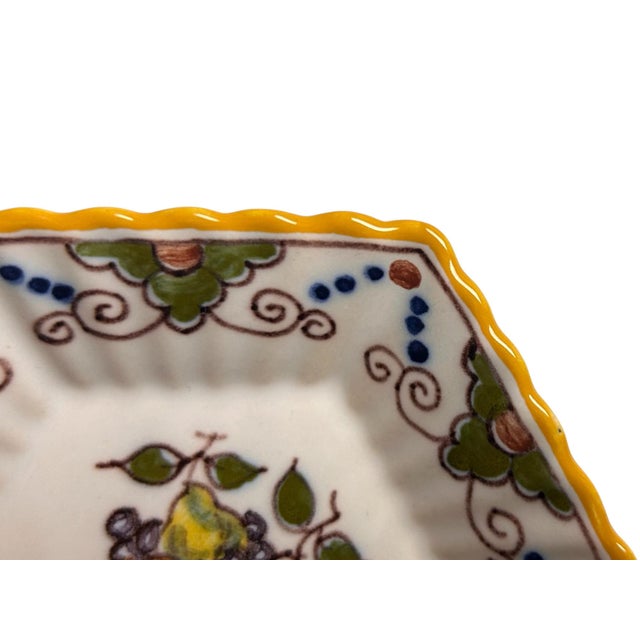 Hand-Painted Tichelaar Makkum Polychrome Hexagonal Dishes, 20th Century, Set of 2 For Sale - Image 5 of 13