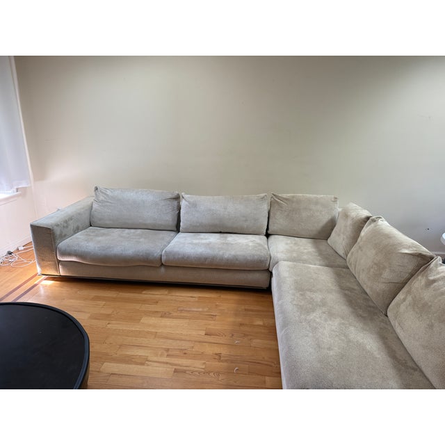 Beautiful authentic Minotti sectional in a timeless light beige performance fabric. This sofa combines the clean, modern...