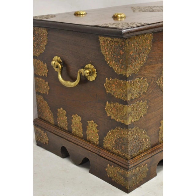 Early 20th Century Antique Anglo Indian Oak Wood & Brass Mounted Coffer Blanket Chest Trunk For Sale - Image 5 of 16