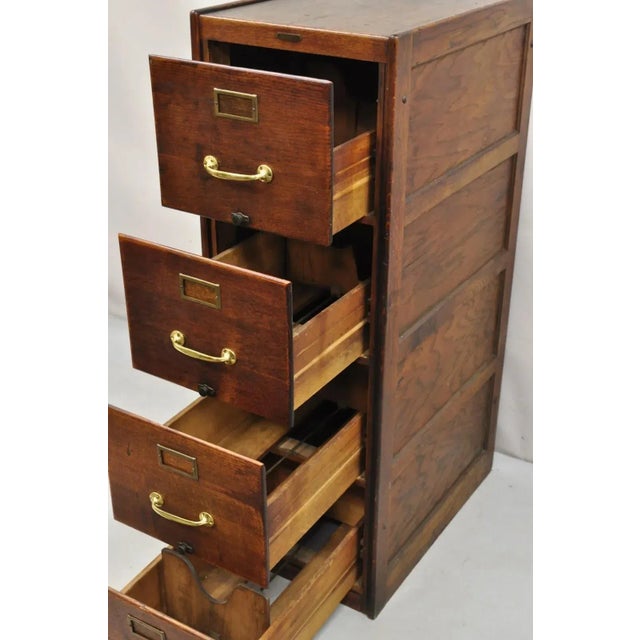 Arts & Crafts Early 1900s Antique Shaw Walker Quarter Sawn Oak 4 Drawer Arts & Crafts Office File Cabinet For Sale - Image 3 of 12