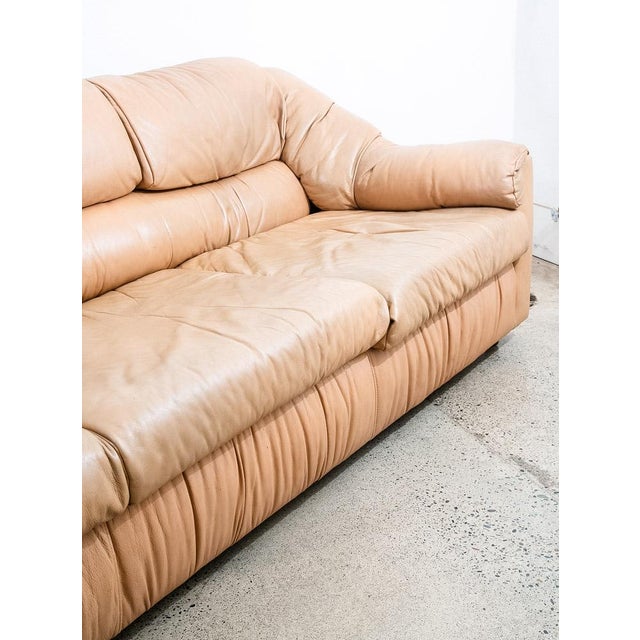 1960s Mid Century Modern Sofa 3 Seater Leather Natural Tan Wood Legs Vintage Vg Seat For Sale - Image 10 of 12