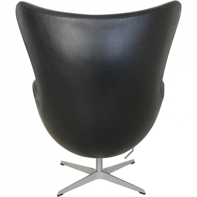 Black Egg Chair in Black Aura Leather by Arne Jacobsen, 2017 For Sale - Image 8 of 15