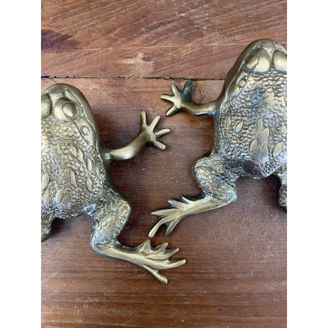 Pair of Vintage Brass Toned Crouching Frog Sculptures With Open Mouth and Textured Detailing.. For Sale - Image 10 of 10