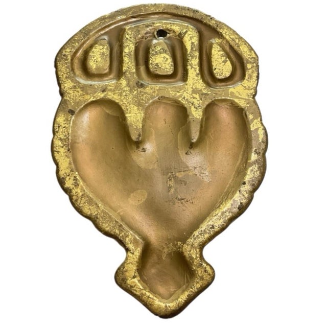 Two Gold Wall Pockets - Opulent Gilded Decor For Sale - Image 4 of 9