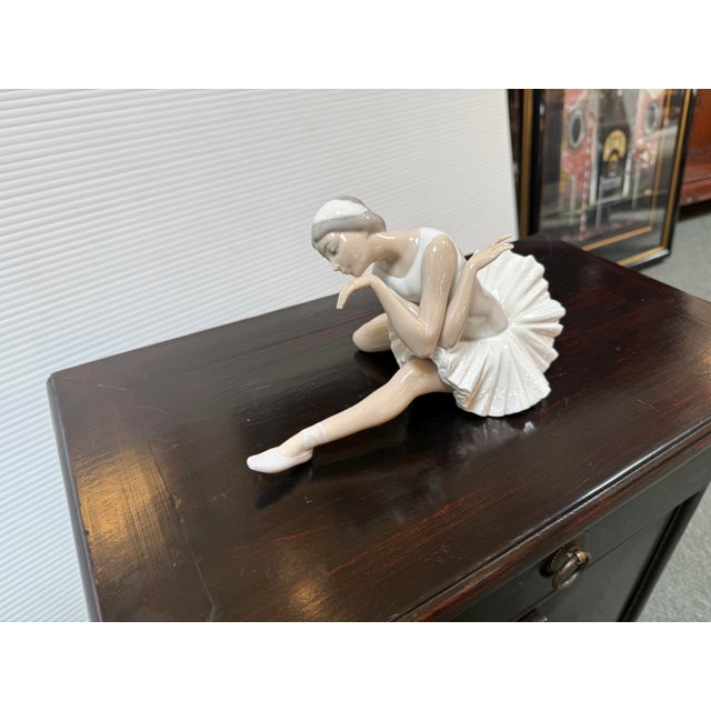 Off-white Vincente Martinez for Lladró Death of a Swan Porcelain Figurine, Signed For Sale - Image 8 of 12