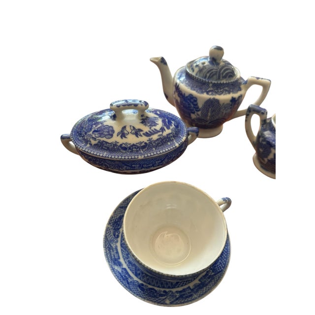 1940s Miniature Blue Willow Children’s Tea Set – 30 Pieces – Occupied Japan For Sale In New York - Image 6 of 10