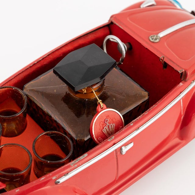 Metal Volkswagen Beetle Model with Hidden Decanter & Shot Glasses 1950s, Set of 6 For Sale - Image 7 of 18