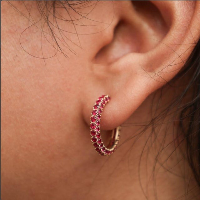 Contemporary 3.09 Ct Natural ruby earring in 14k gold For Sale - Image 3 of 18