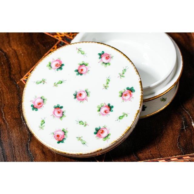 English Beautiful English Hand Painted Rose Mintons China Antique Porcelain Circular Jewelry Vanity Box For Sale - Image 3 of 13