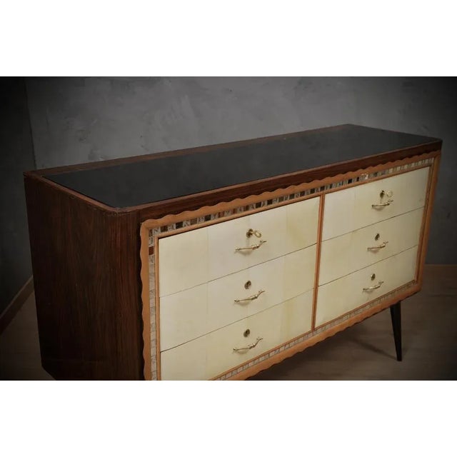Wood Italian Art Deco Walnut, Goat Skin and Brass Chest of Drawers, 1950 For Sale - Image 7 of 9