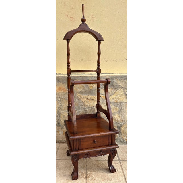 Elegant Spanish gentleman’s valet stand from the mid-20th century, crafted in warm mahogany-tone wood with a refined...