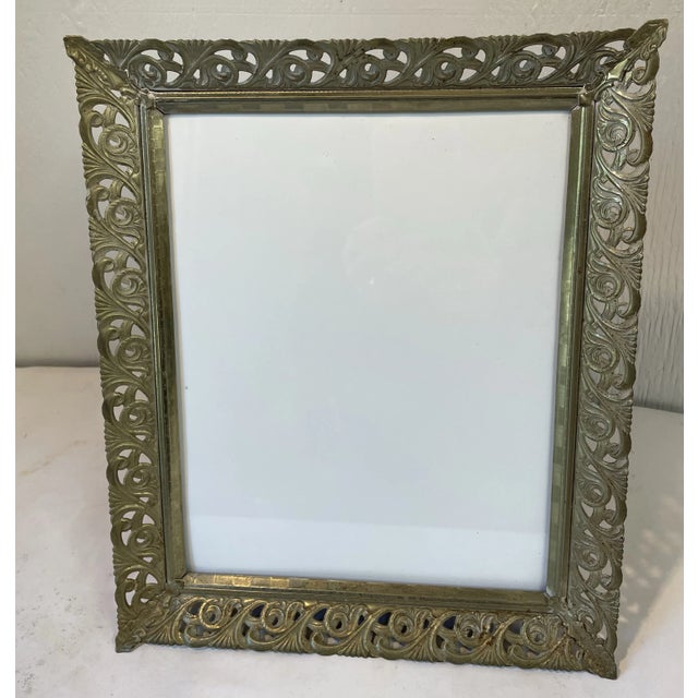 Nice vintage picture frame Opening is approximately 7.5” x 9.5”