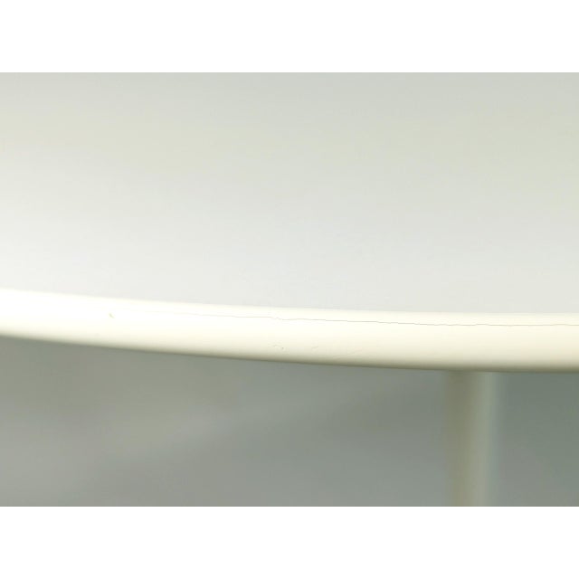 White Cast Aluminum & Laquered Wood Tulip Round Table by Eero Saarinen for Knoll International, 1980s For Sale - Image 6 of 15