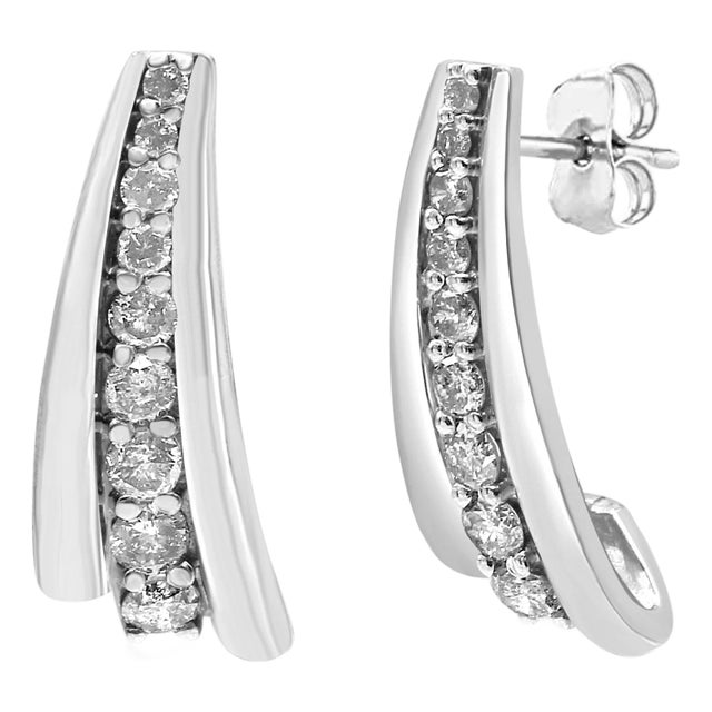 .925 Sterling Silver 1 Cttw Round Diamond Graduated Huggie Earrings (I2-I3 Clarity, I-J Color) For Sale
