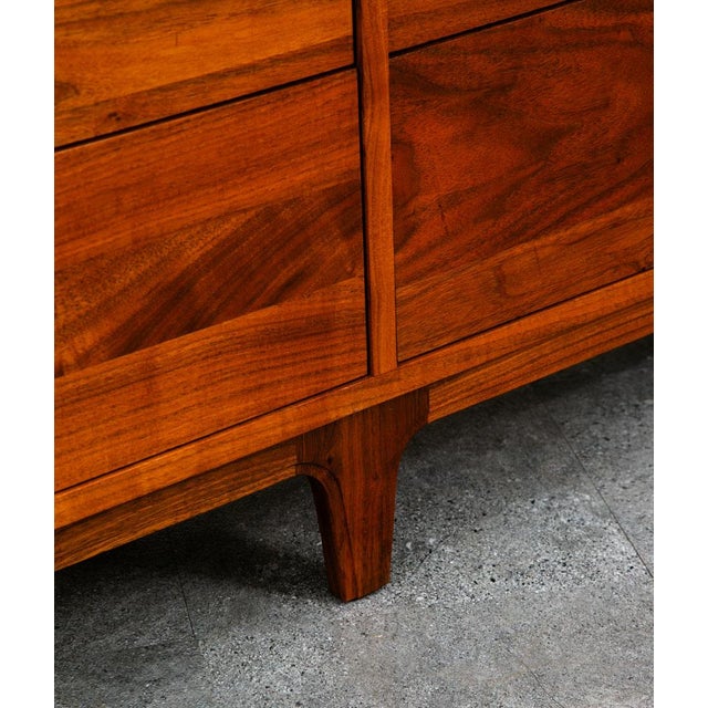 Brown 1960s Credenza Dresser 6 Drawer Ace Hi Solid Walnut Brass Handles, Attributed For Sale - Image 8 of 12