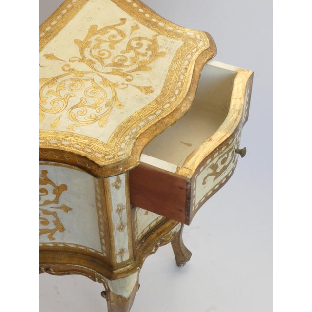 Gold Mid-Century Florentine Italian Gold and White Gilt Side Table Nightstand, 1960s For Sale - Image 8 of 10