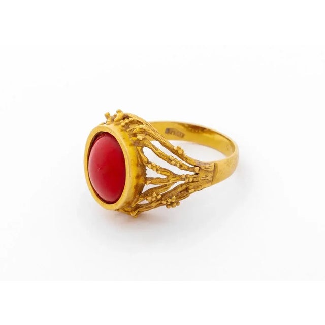 Contemporary 18k Yellow Gold Faux Coral Ring For Sale - Image 3 of 6