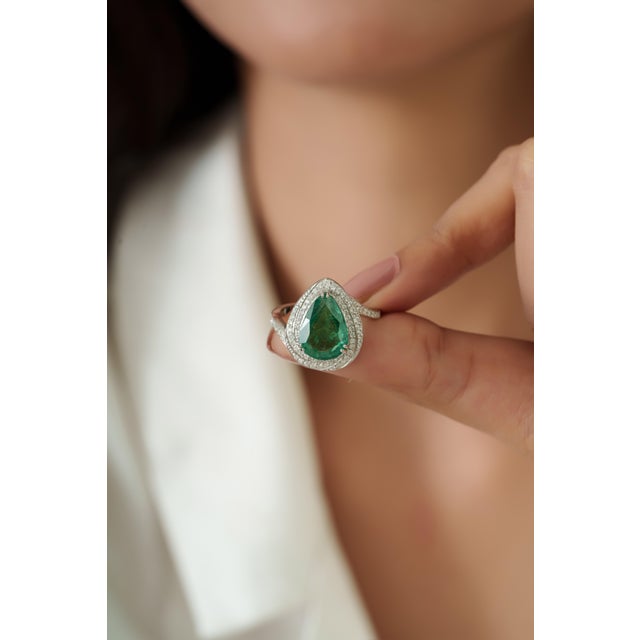 VRJewels 3.74ct Pear Shape Emerald Diamond Double Halo Cocktail Ring 18k Gold Size 4 For Sale - Image 10 of 18