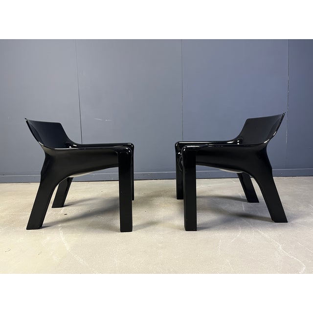 Plastic Vicario Armchairs by Vico Magistretti for Artemide, 1970s, Set of 2 For Sale - Image 7 of 13