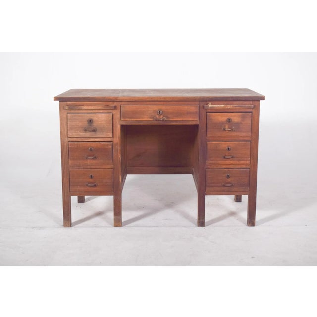 Portuguese desk from the first half of the 20th century. with simple, robust lines, typical of administrative furniture...