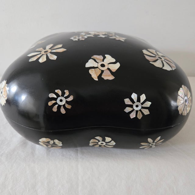 Vintage Chinese Black Lacquer Box Mother of Pearl Inlay Box Set of Two Square For Sale - Image 9 of 17