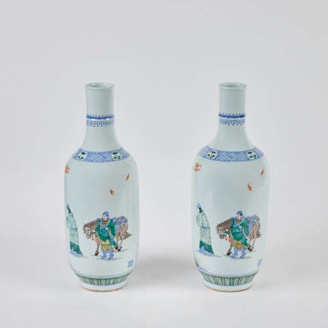 Pair of Mid 20th Century Chinese Republic Porcelain Bottle Shaped Vases For Sale - Image 4 of 11