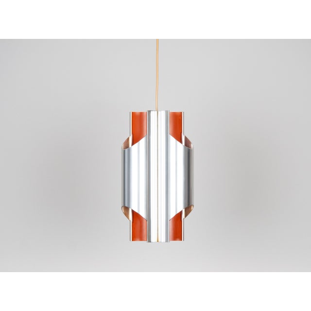The minimalist Pantre pendant lamp, designed by Bent Karlby, combines Scandinavian simplicity with functional design....