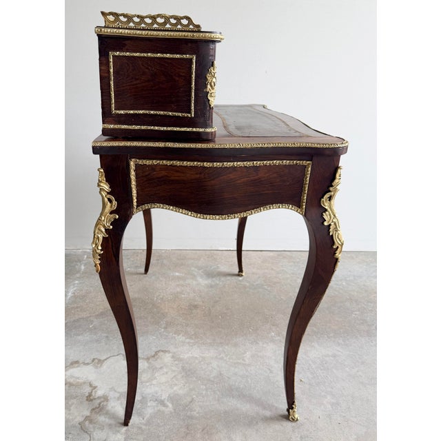 French Louis XV style ladies writing desk with a bronze gallery on the top, a leather desktop and bronze mounts, dovetail...