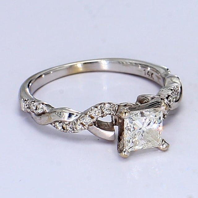 Contemporary 14k White Gold Solitaire Ring With Twisted Diamond Band - 5.25 For Sale - Image 3 of 6