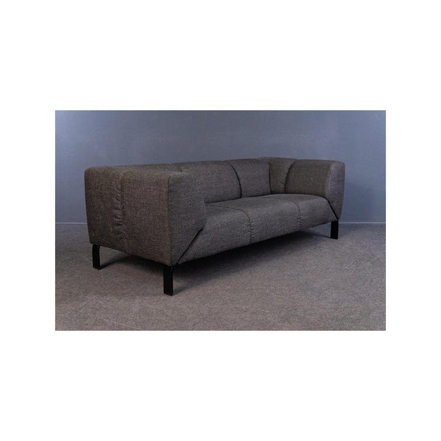 Object: 2.5-seater sofa Epoch & style: Rolf Benz - Design - manufactured around 2019 Features - elegant and stylish...