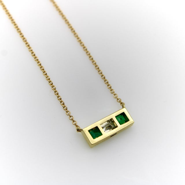 18k Gold Emerald and Diamond Bar Pendant Necklace For Sale In Los Angeles - Image 6 of 8