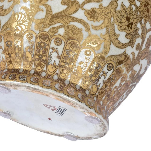Ceramic Chinese Porcelain Yuhuchunping 30 Inch Gold and White Palace Vase With Scalloped Top For Sale - Image 7 of 12