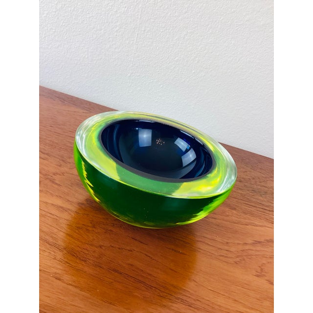 Vintage Mid-Century Modern Cenedese Murao Art Glass Round Sommerso Bowl For Sale In Palm Springs - Image 6 of 8