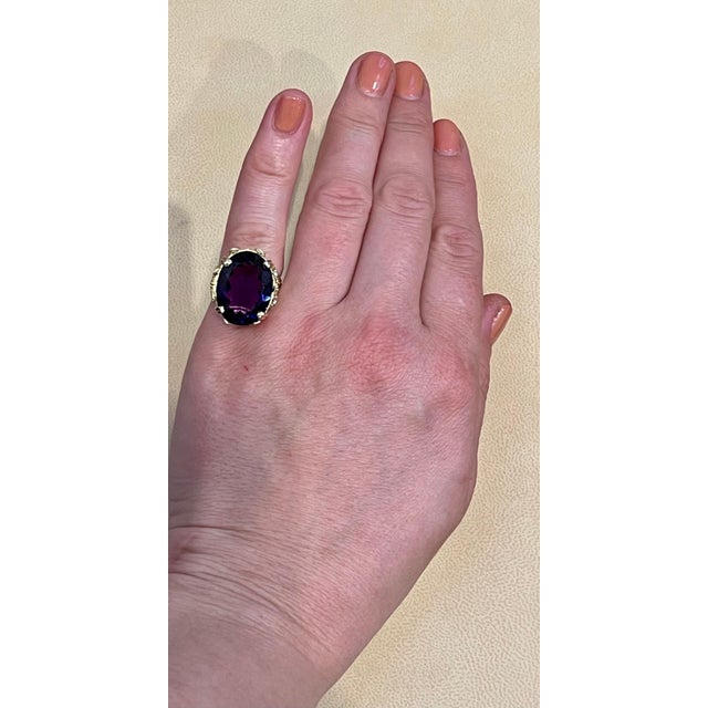 13 Carat Oval Bolivian Amethyst Cocktail Ring in 14 Karat Yellow Gold For Sale - Image 10 of 18