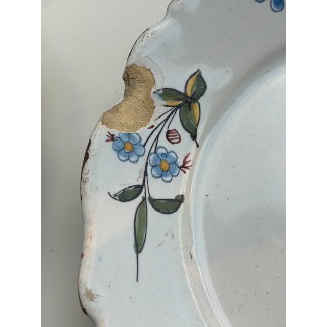 Mid 18th Century Antique Plates from Moustiers, 1760, Set of 2 For Sale - Image 5 of 18