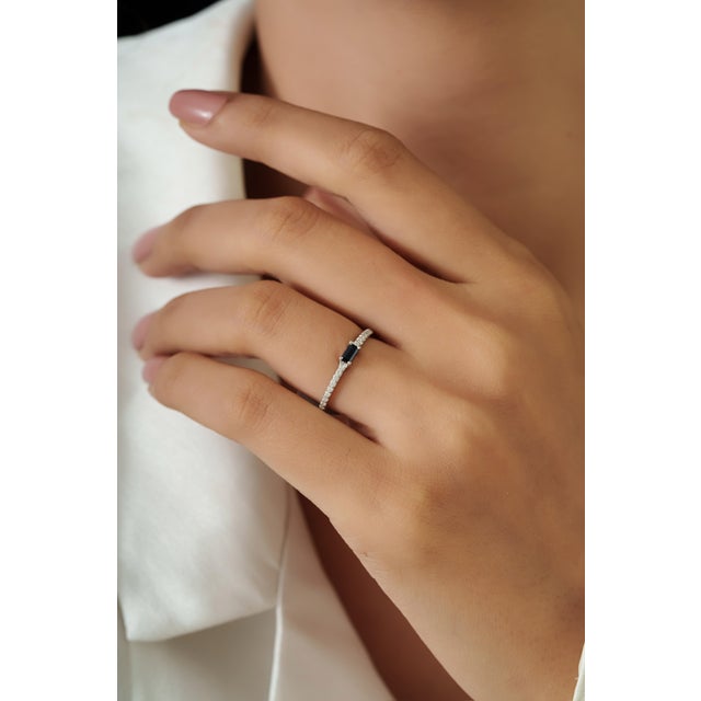 Ink Blue 14k Gold Natural Baguette Blue Sapphire Diamond Stacking Thin Band Ring Size 8 For Sale - Image 8 of 16