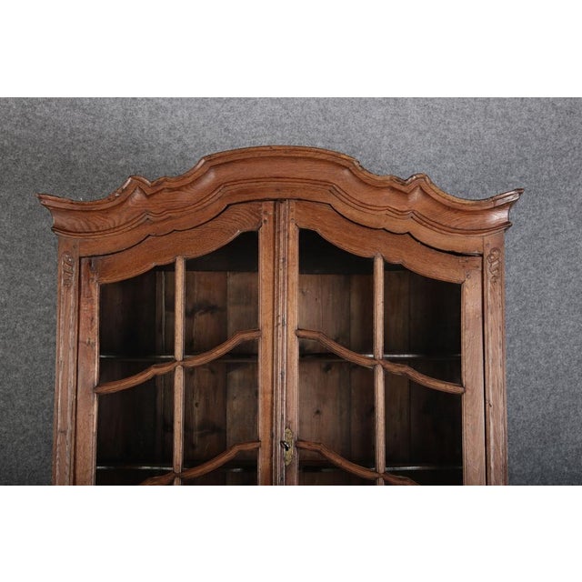 Baroque Showcase in Oak with Rocilla Carvings, 1760s For Sale - Image 11 of 18