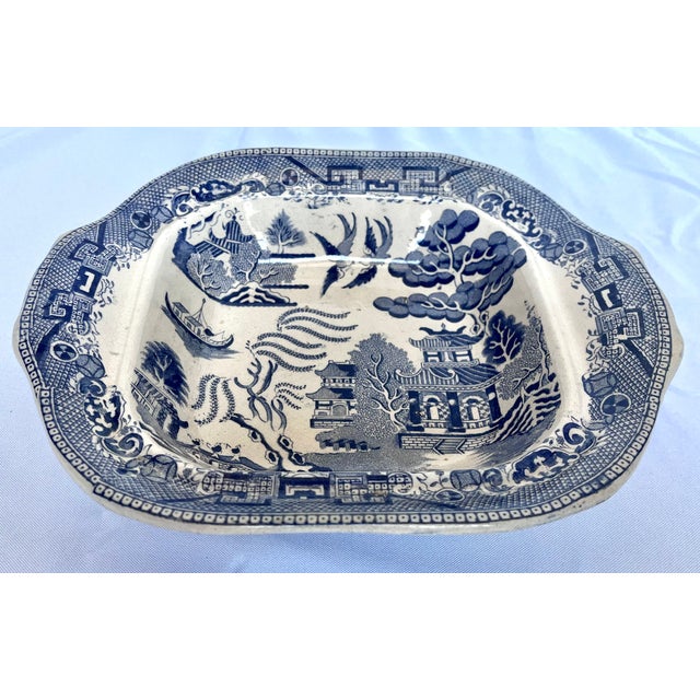 Antique 19th Century English Blue Willow Covered Vegetable Serving Dish With Lion Finial Handle For Sale - Image 14 of 16